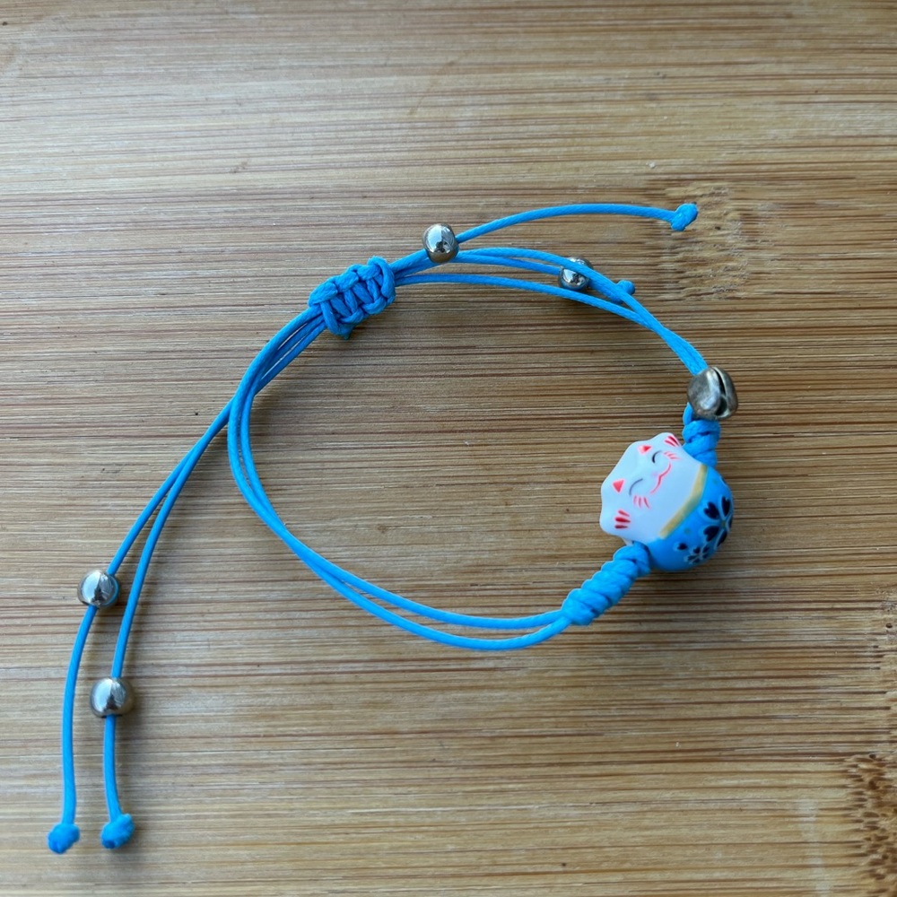 Lucky Cat Maneki Neko Charm Light Blue Bracelet - Picture 3 of 6